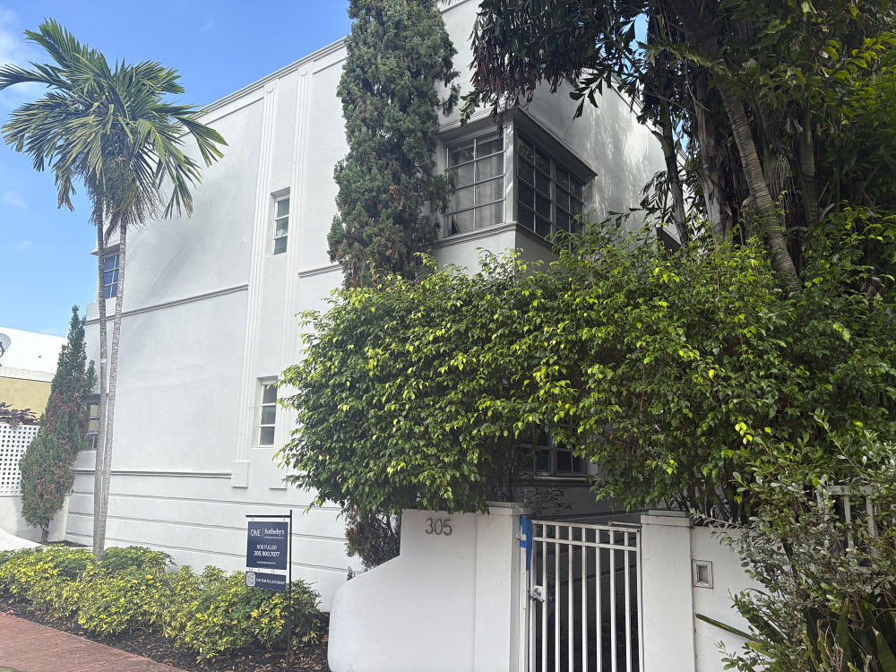 The Keller Court Condominium photo 2